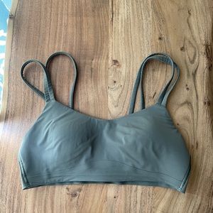 Lululemon size 4 like a cloud bra